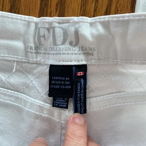 Sized 8 white jeans. Great condition. - Picture 3 of 5
